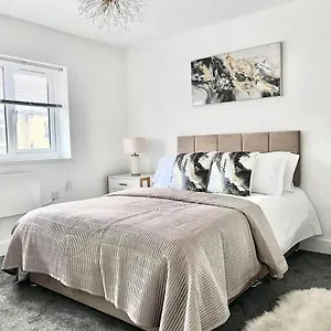  Apartment Luxury 2-bed Lindley
